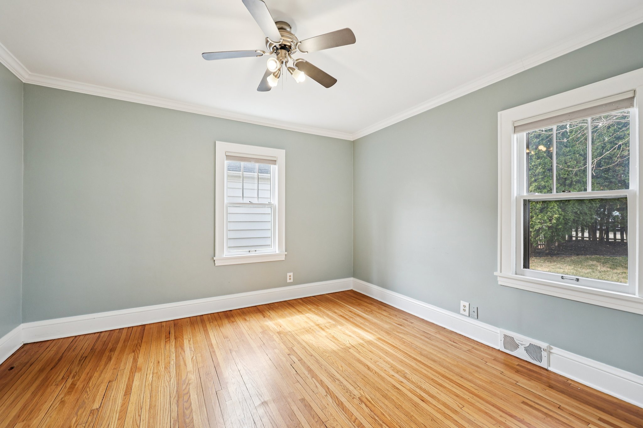 Webster Ave S-S0204-017.jpg