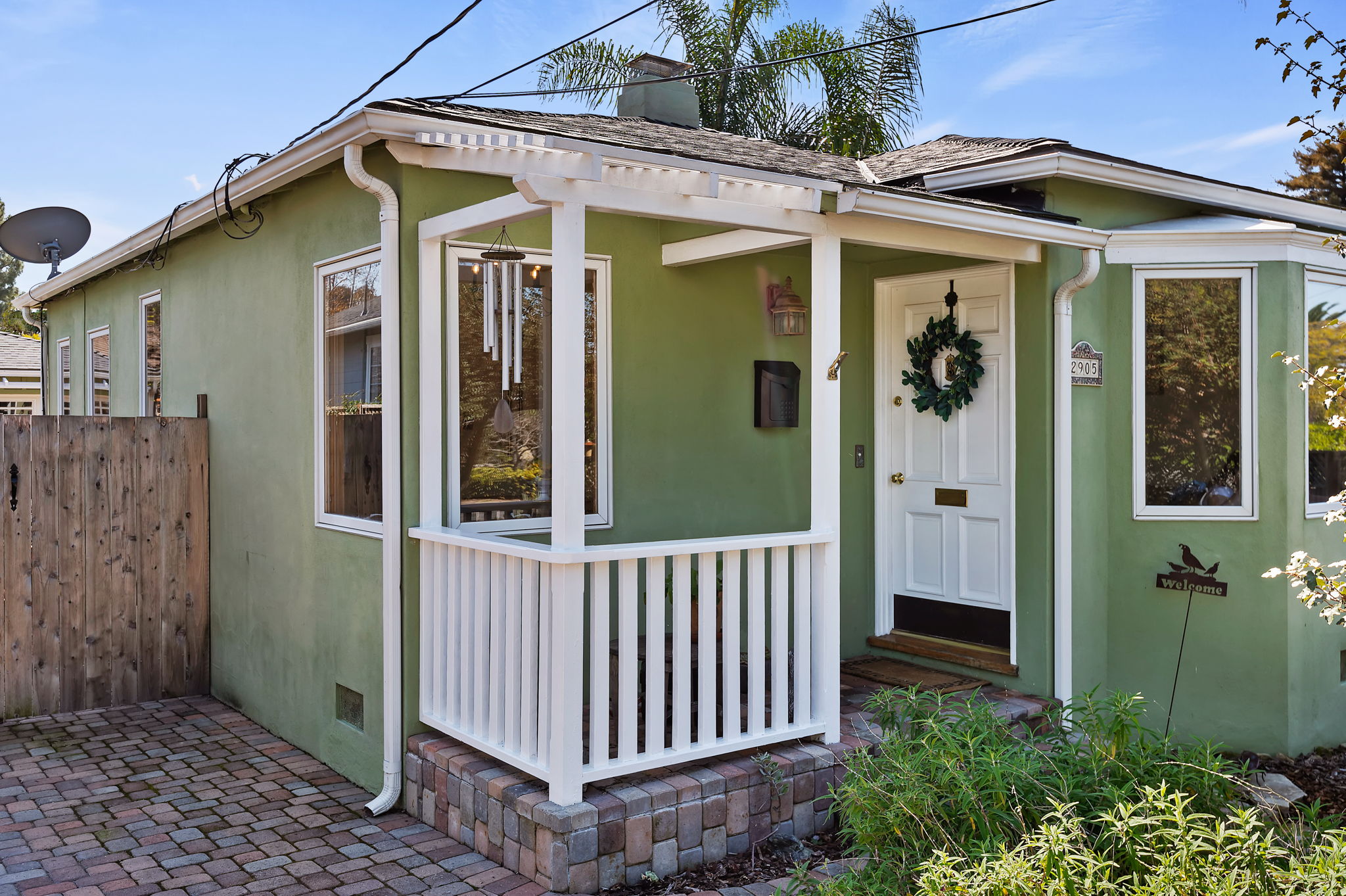 03 - Front Porch