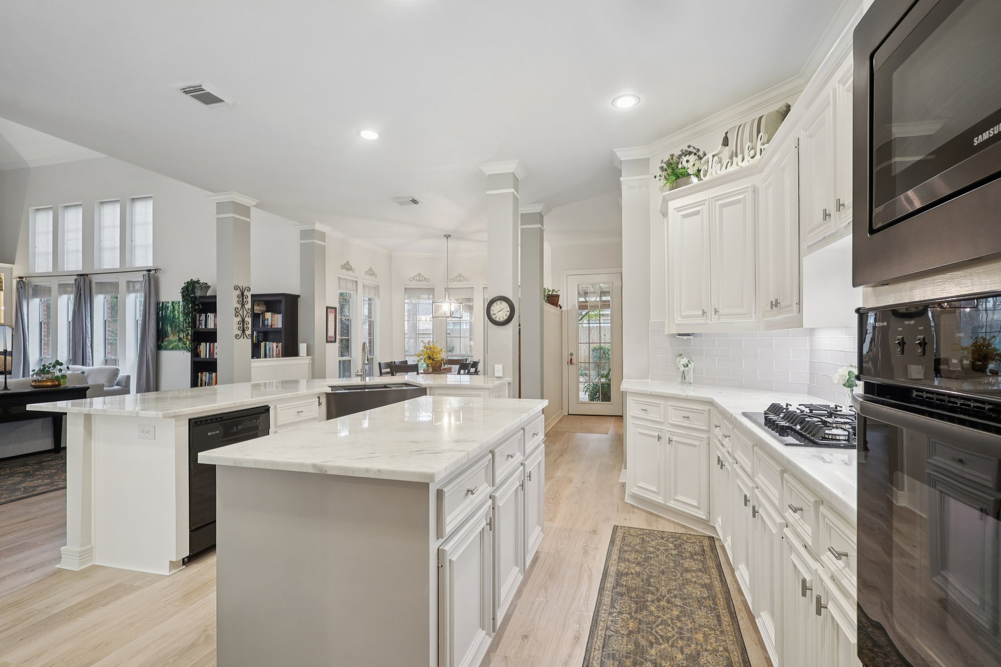 Amy Shores Ct-S2101-018.jpg