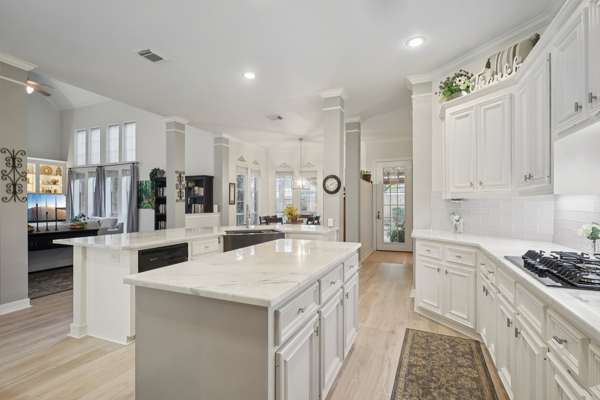 Amy Shores Ct-S2101-019.jpg