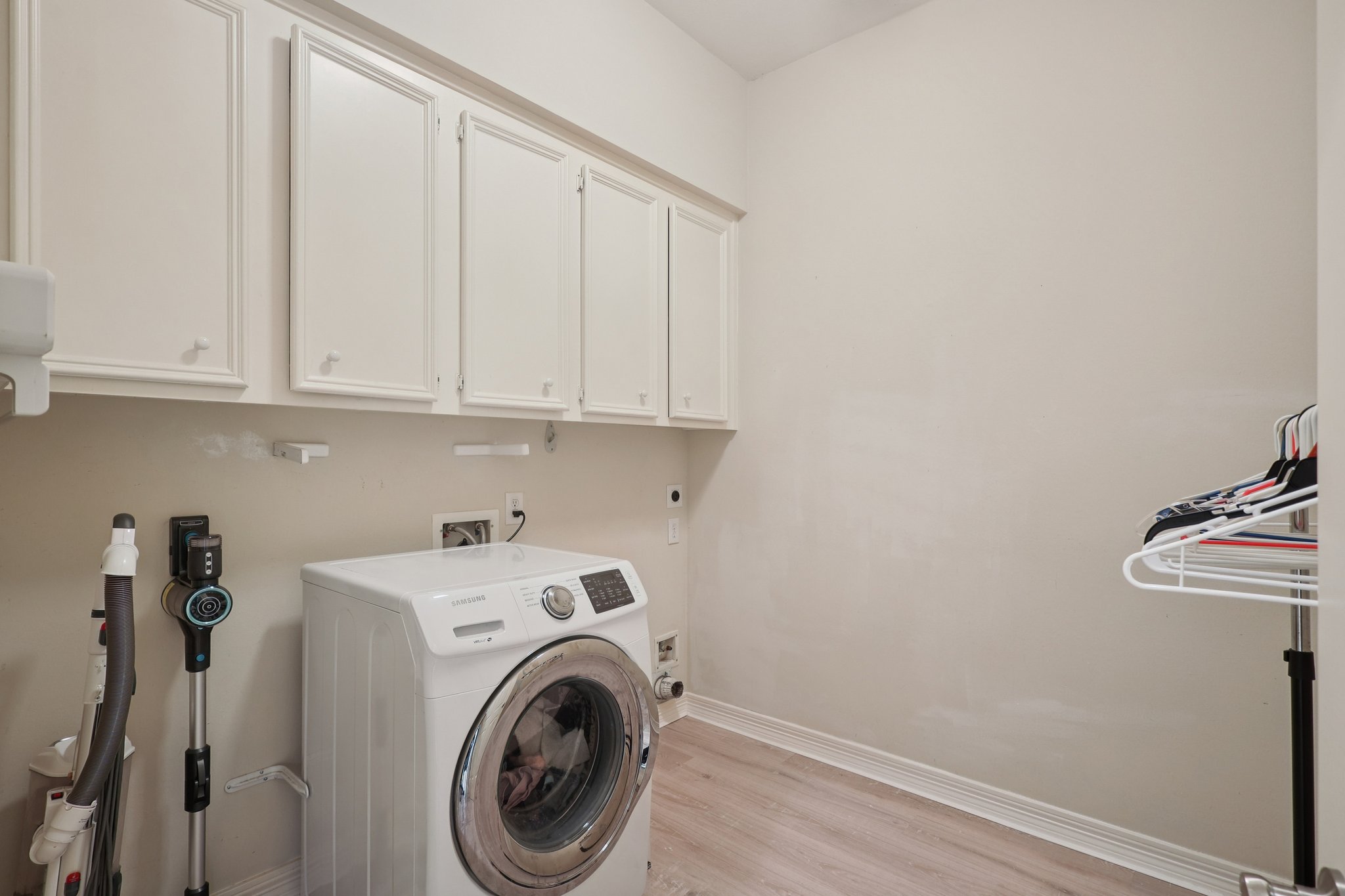 Amy Shores Ct-S2101-034.jpg