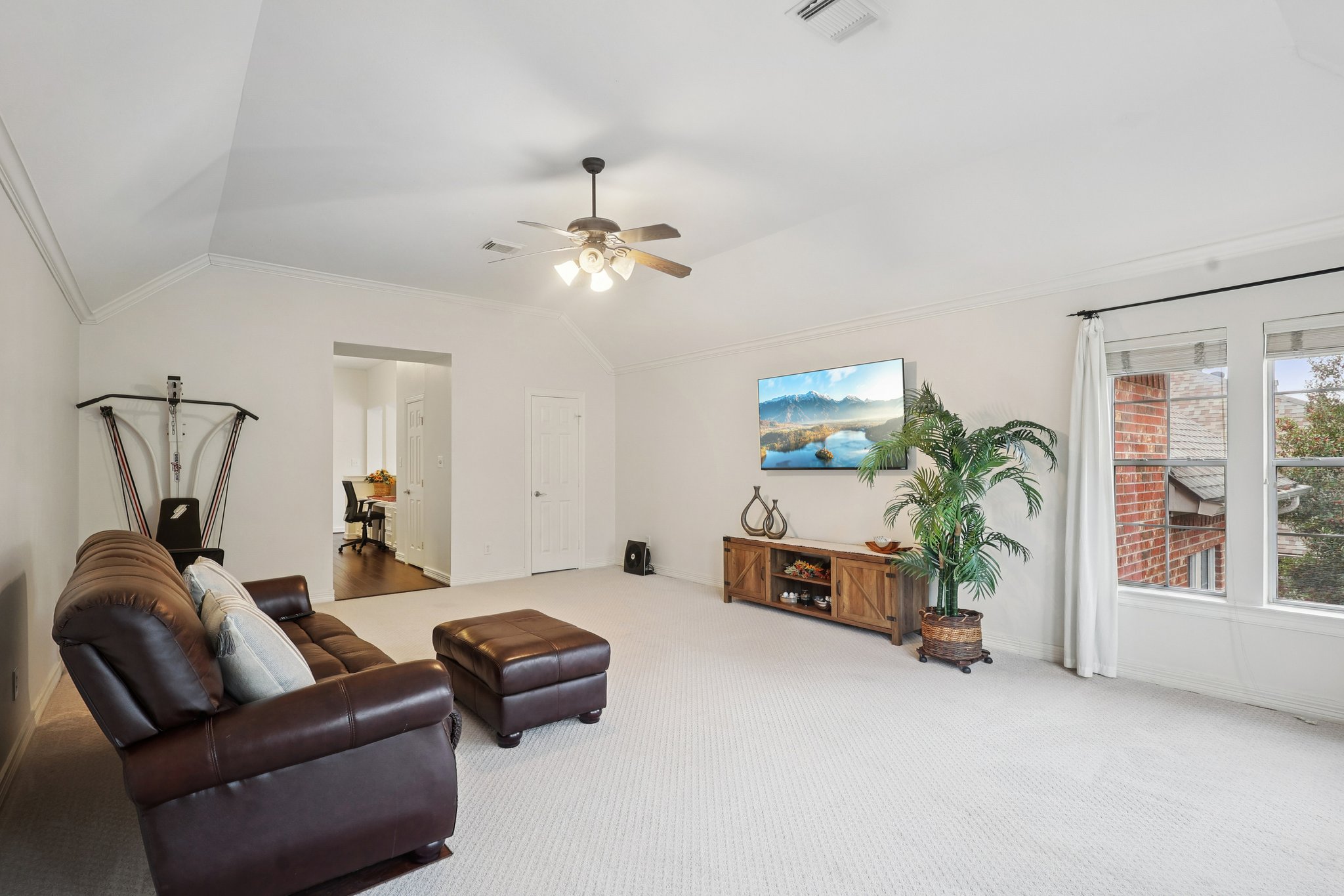 Amy Shores Ct-S2101-039.jpg