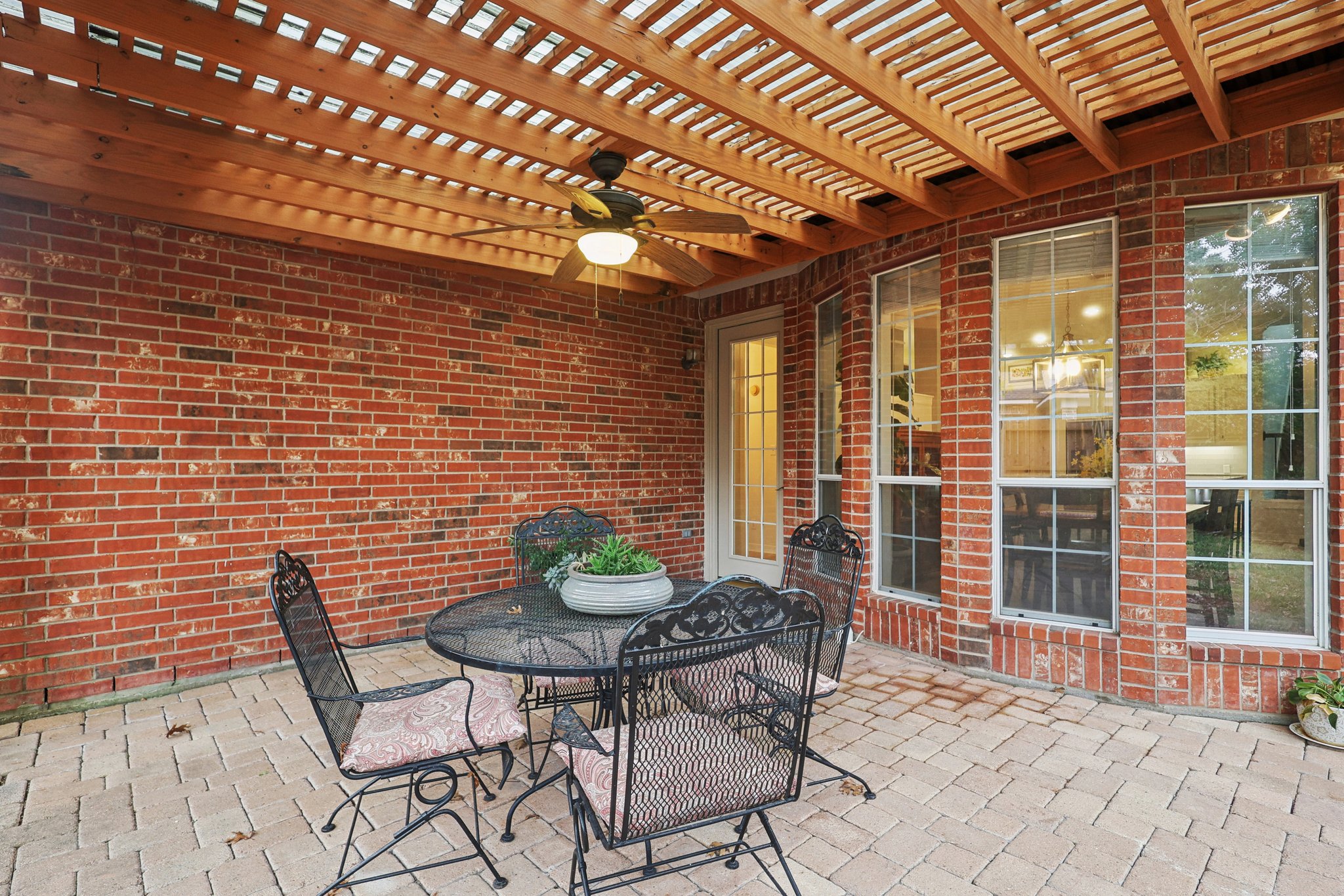 Amy Shores Ct-S2101-057.jpg