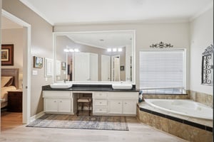 Amy Shores Ct-S2101-031.jpg