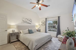 Amy Shores Ct-S2101-044.jpg