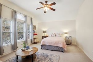 Amy Shores Ct-S2101-047.jpg