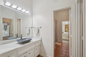 Amy Shores Ct-S2101-049.jpg