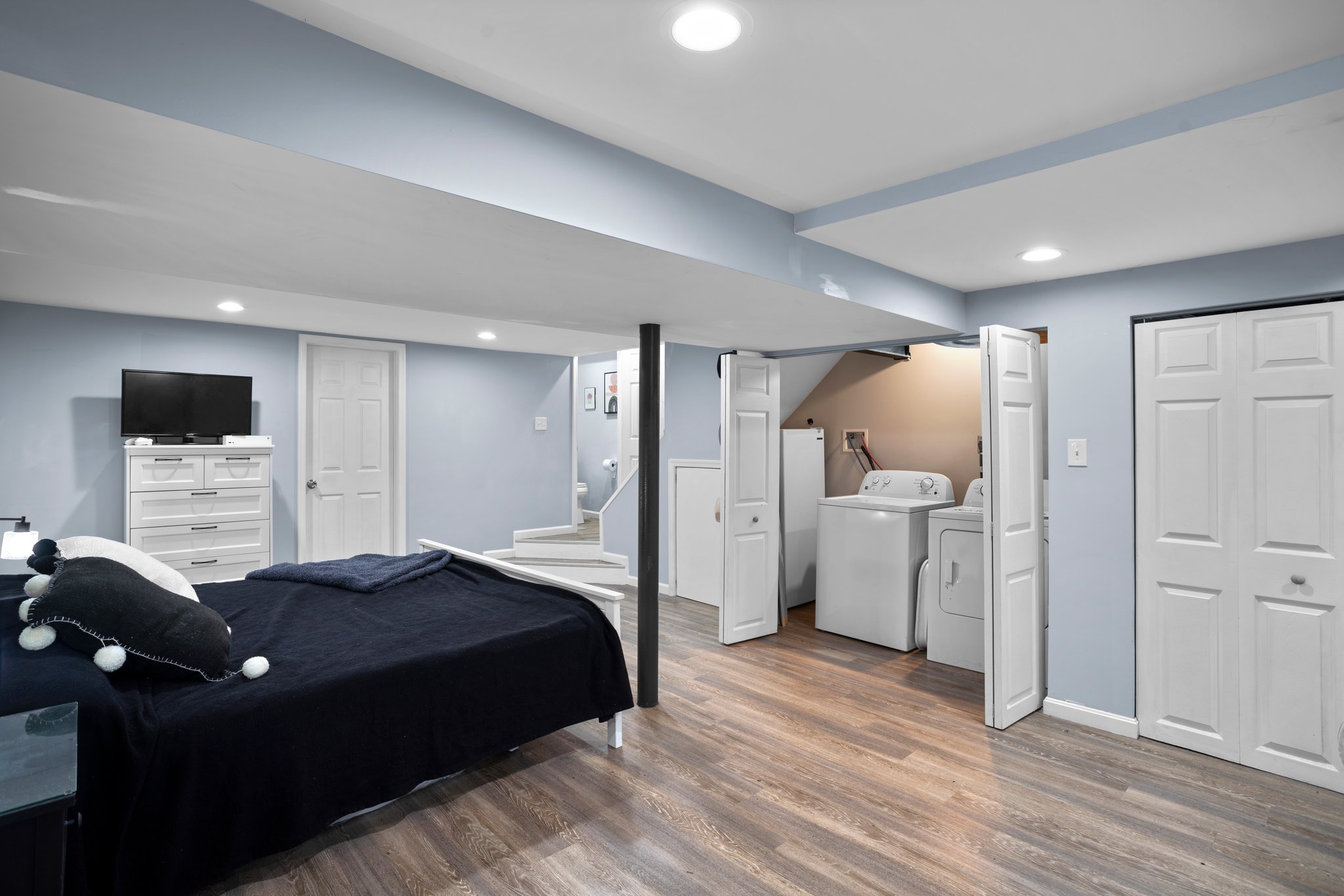 25. Lower bedroom.jpg