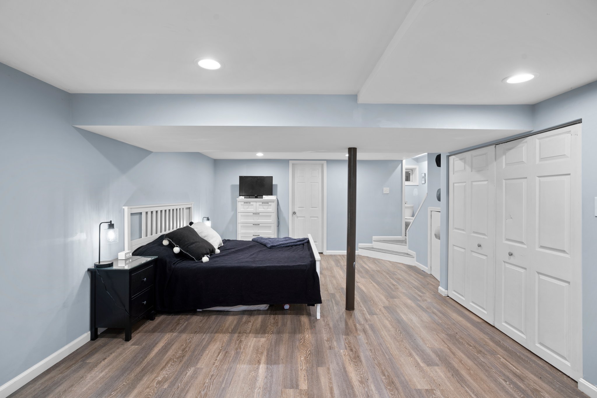 24. Lower bedroom.jpg