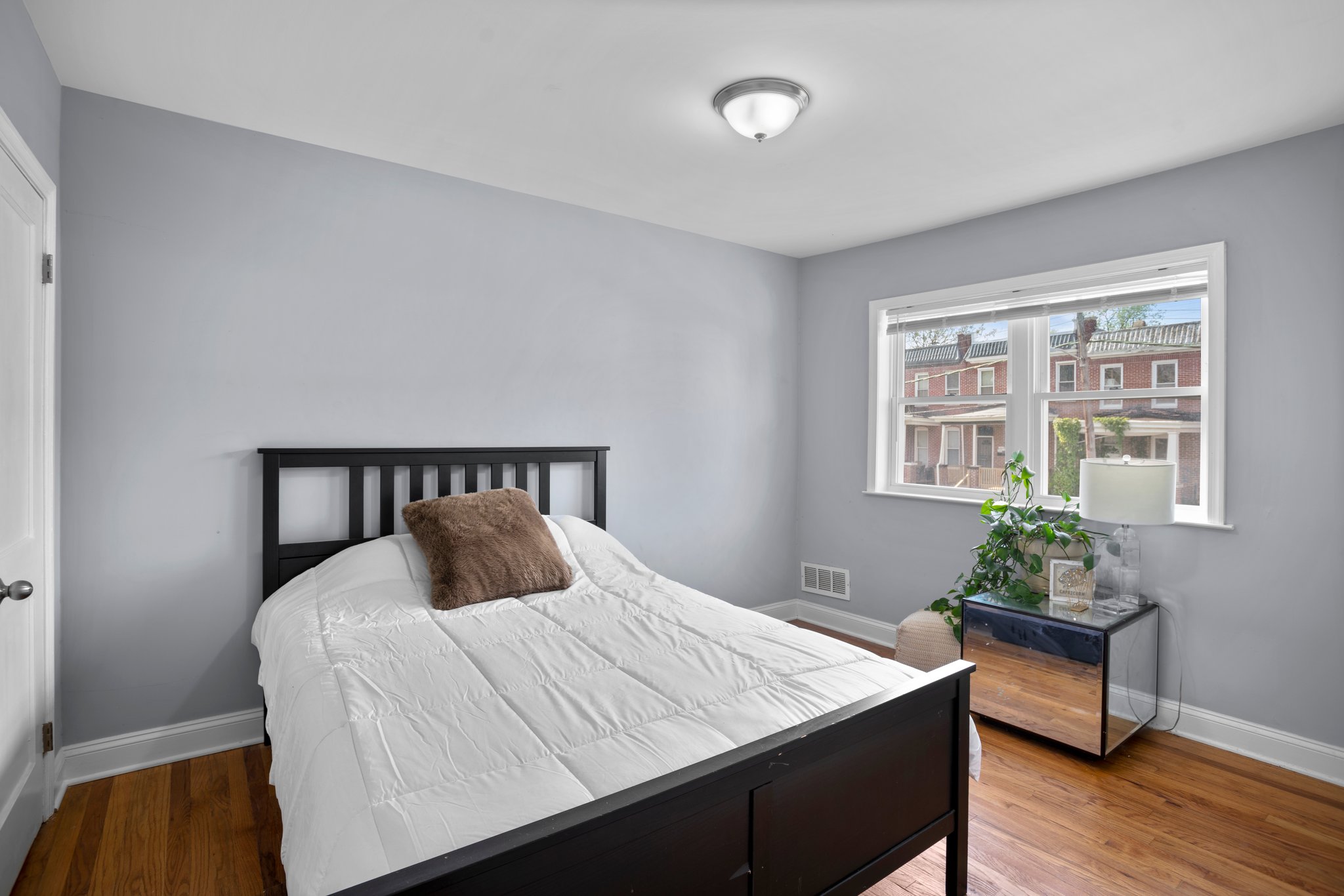 19. Upper bedroom.jpg