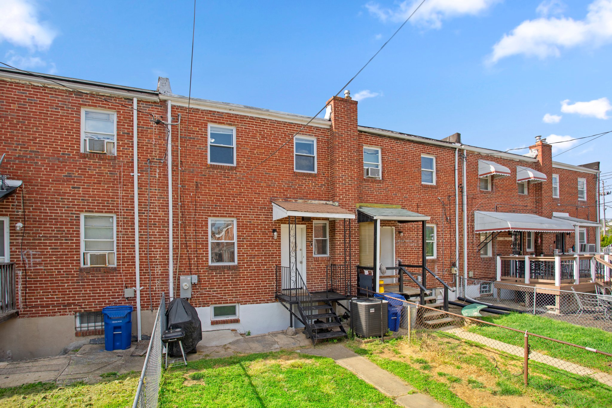 28. Back exterior.jpg