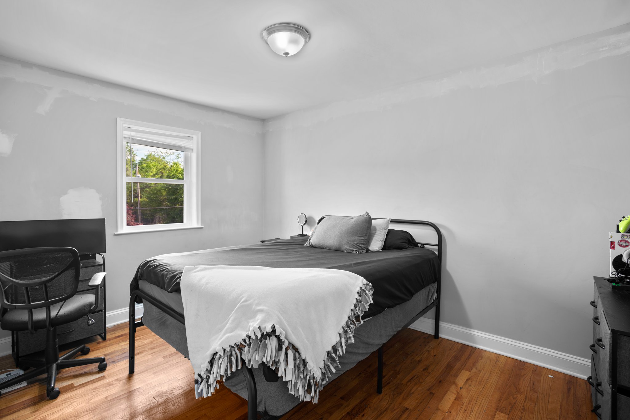 16. Upper bedroom.jpg