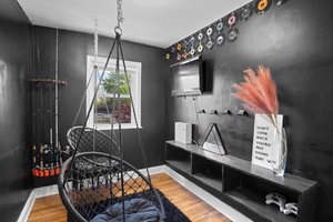 18. Upper bedroom.jpg