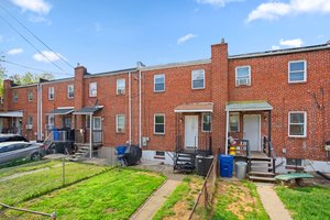 30. Back exterior.jpg