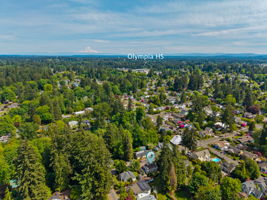 Olympia HS & Pioneer Elementary nearby. Wildwood is a friendly, established neighborhood in a prime location!