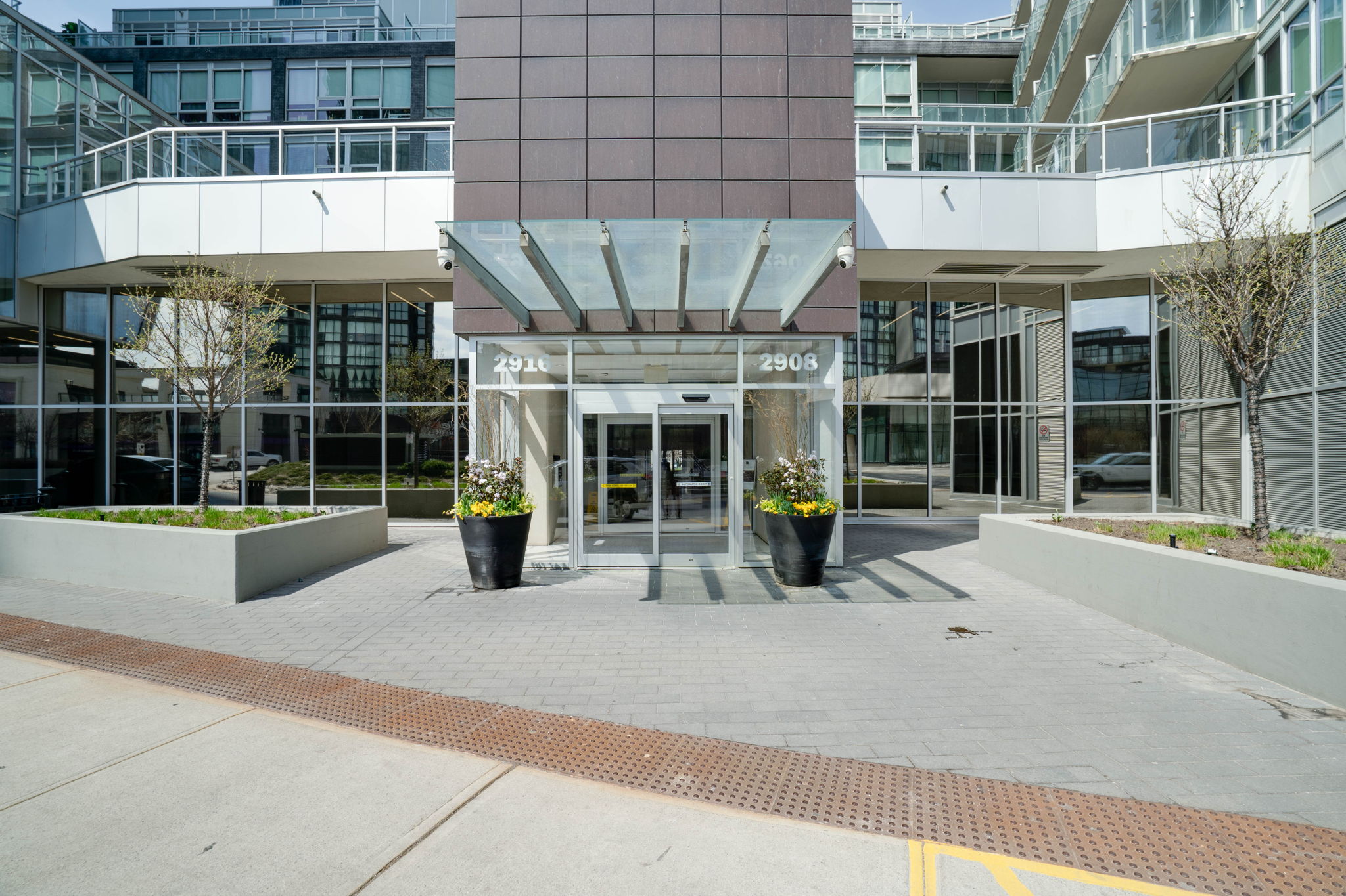 2908 Hwy 7 Unit 206 Vaughan, ON L4K 0K5