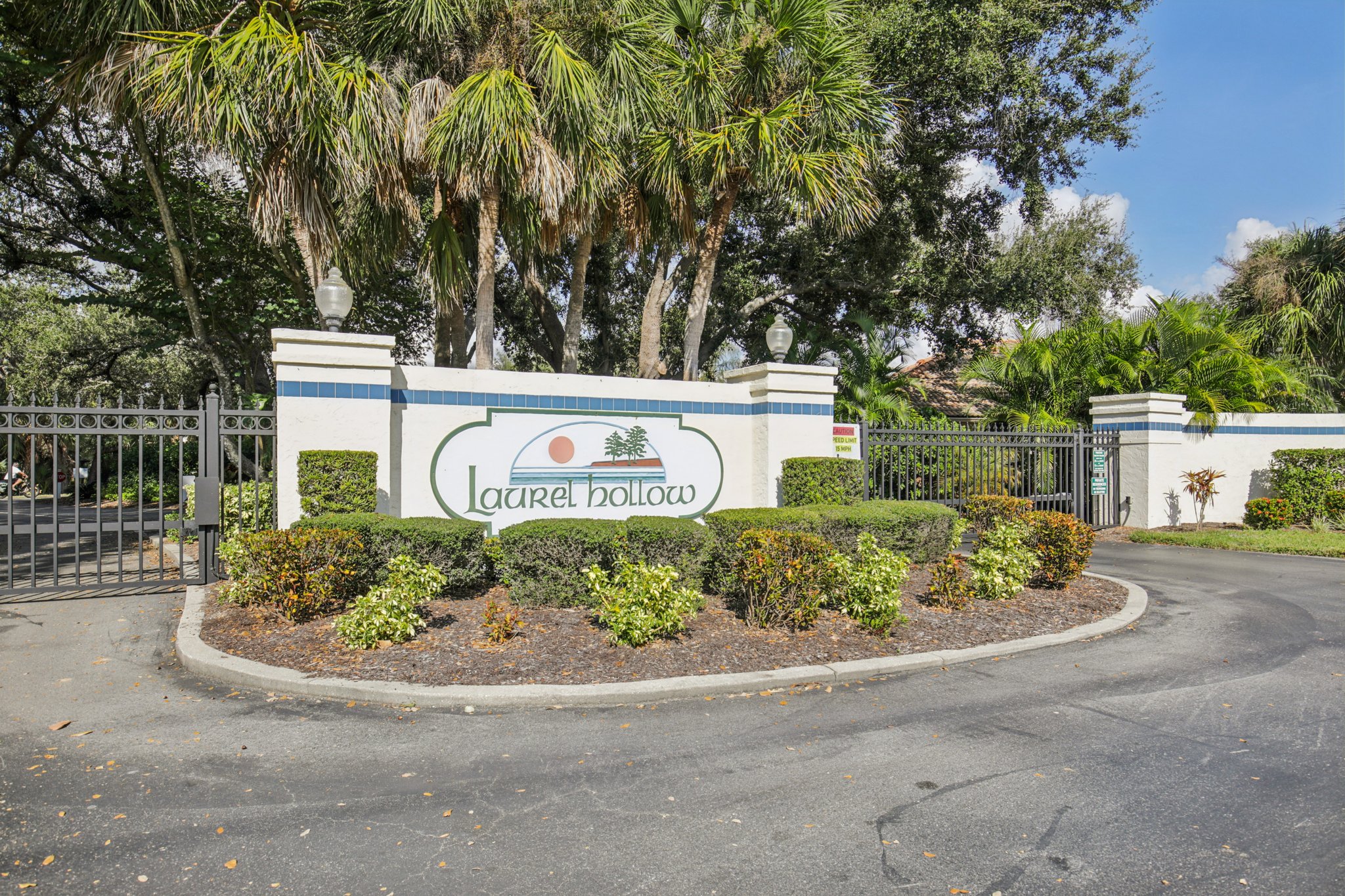 Laurel Hollow Dr-2511-902.jpg