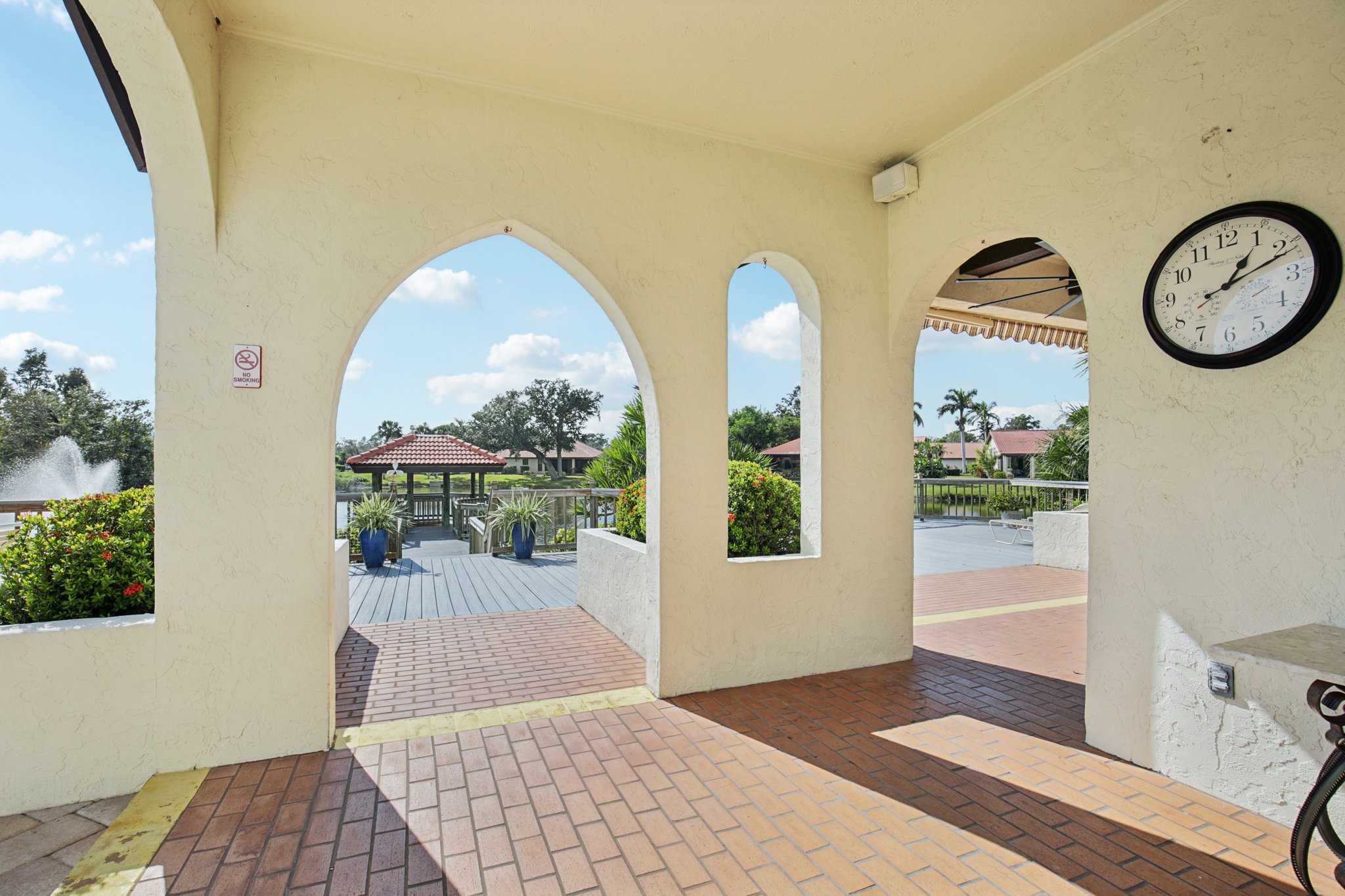 Laurel Hollow Dr-2511-904.jpg