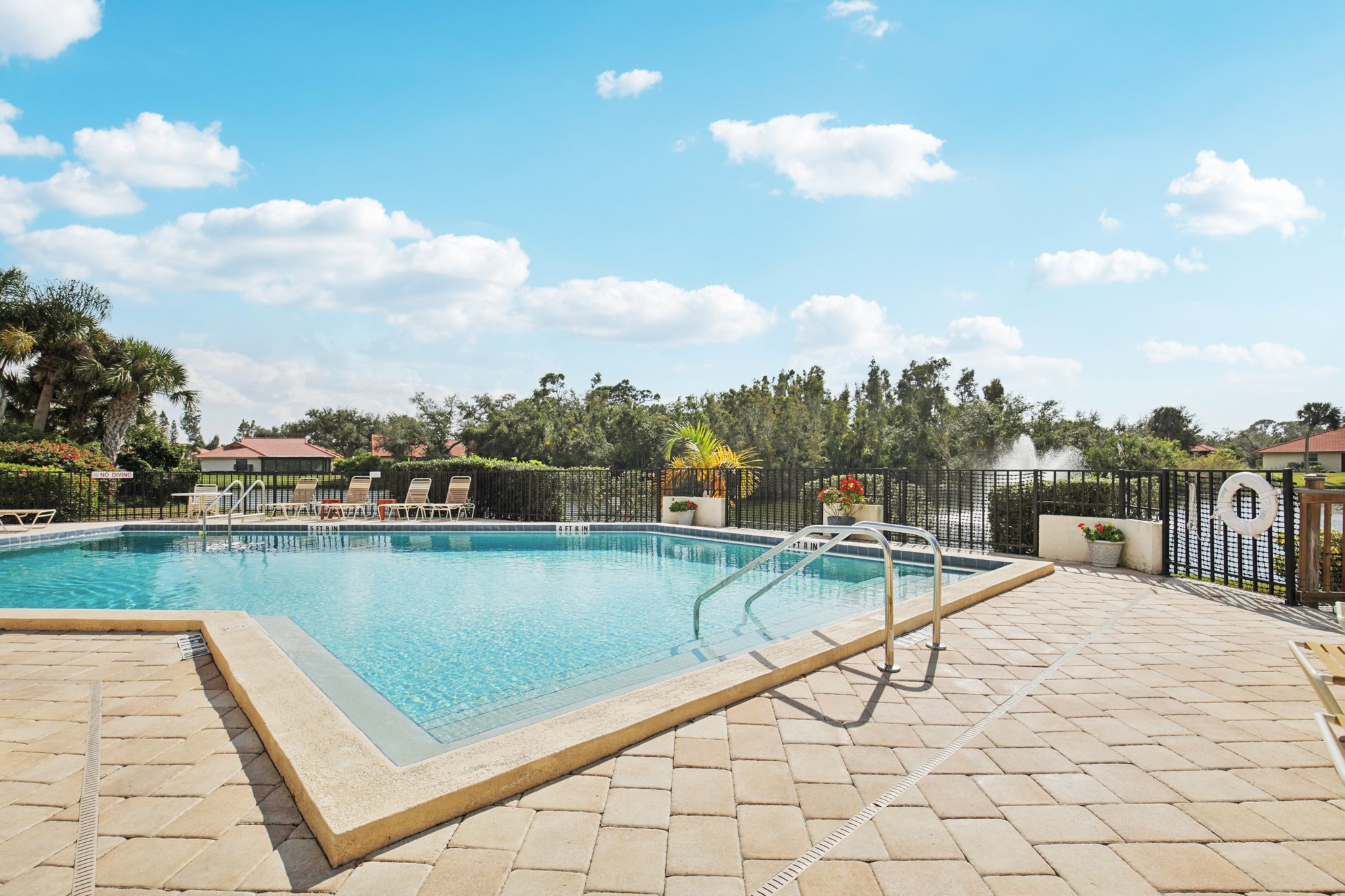 Laurel Hollow Dr-2511-905.jpg