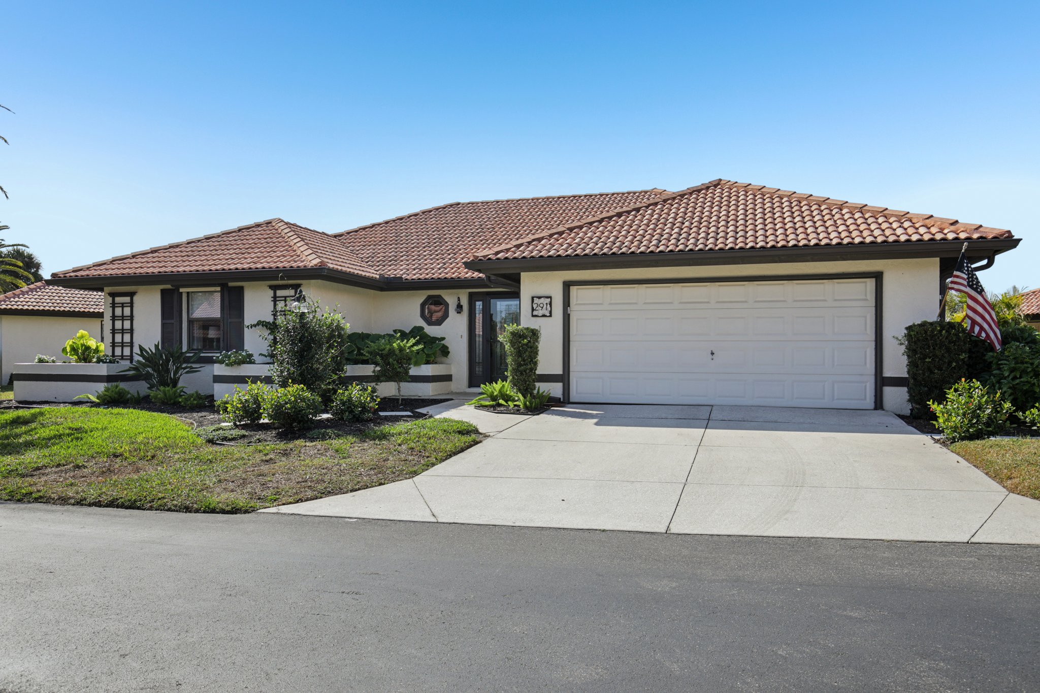 Laurel Hollow Dr-S2511-003.jpg