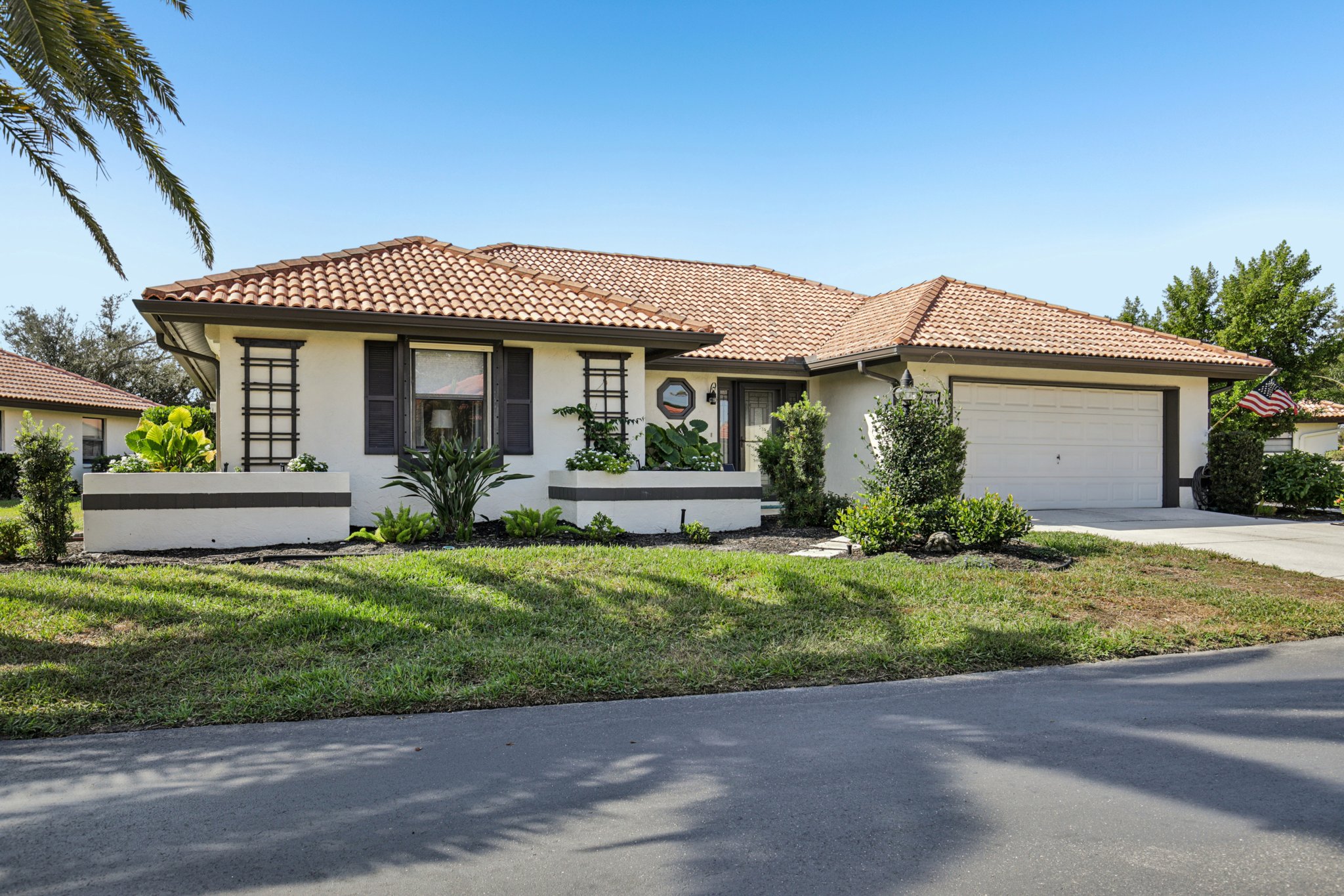 Laurel Hollow Dr-S2511-004.jpg