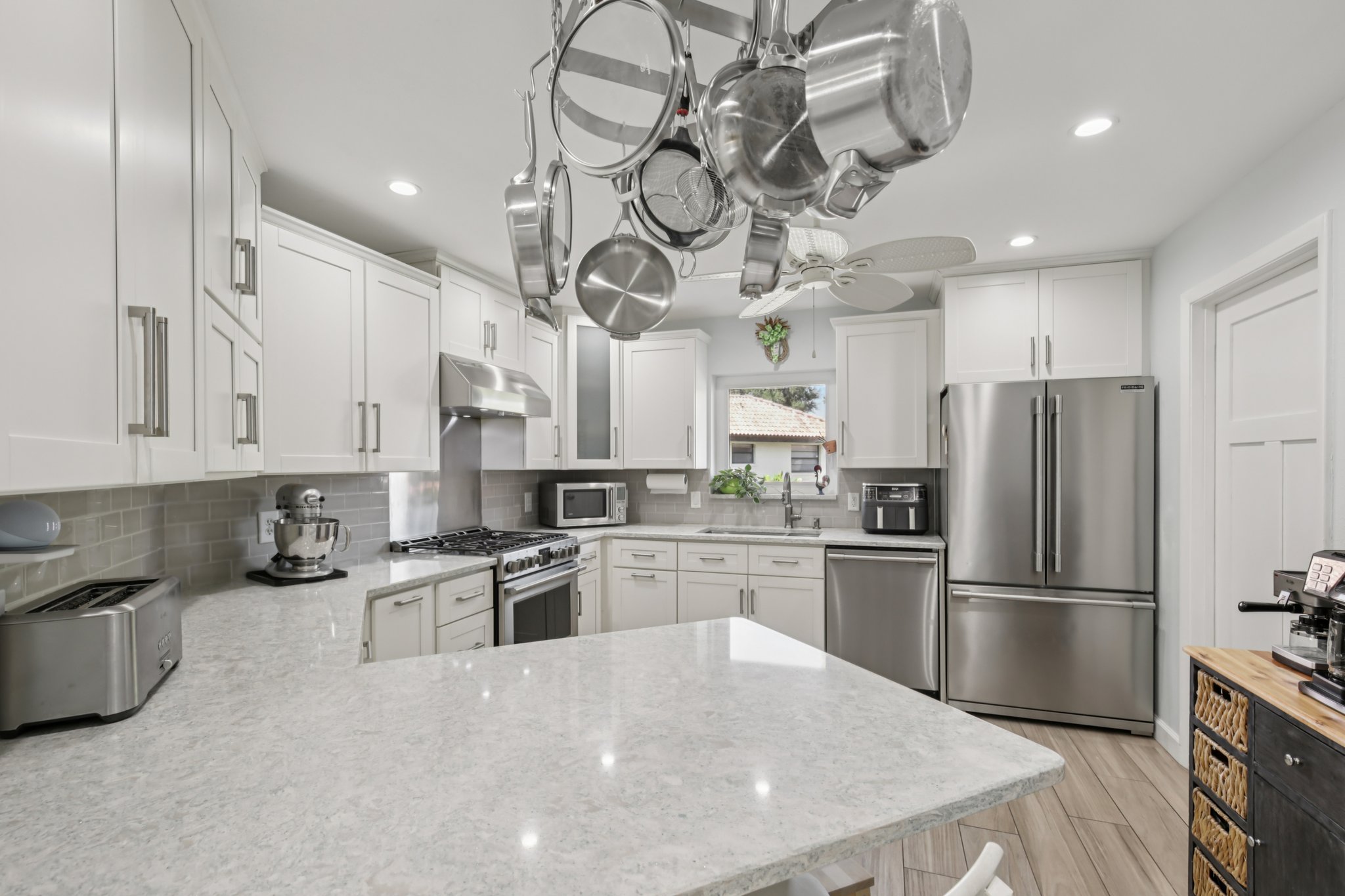 Laurel Hollow Dr-S2511-012.jpg