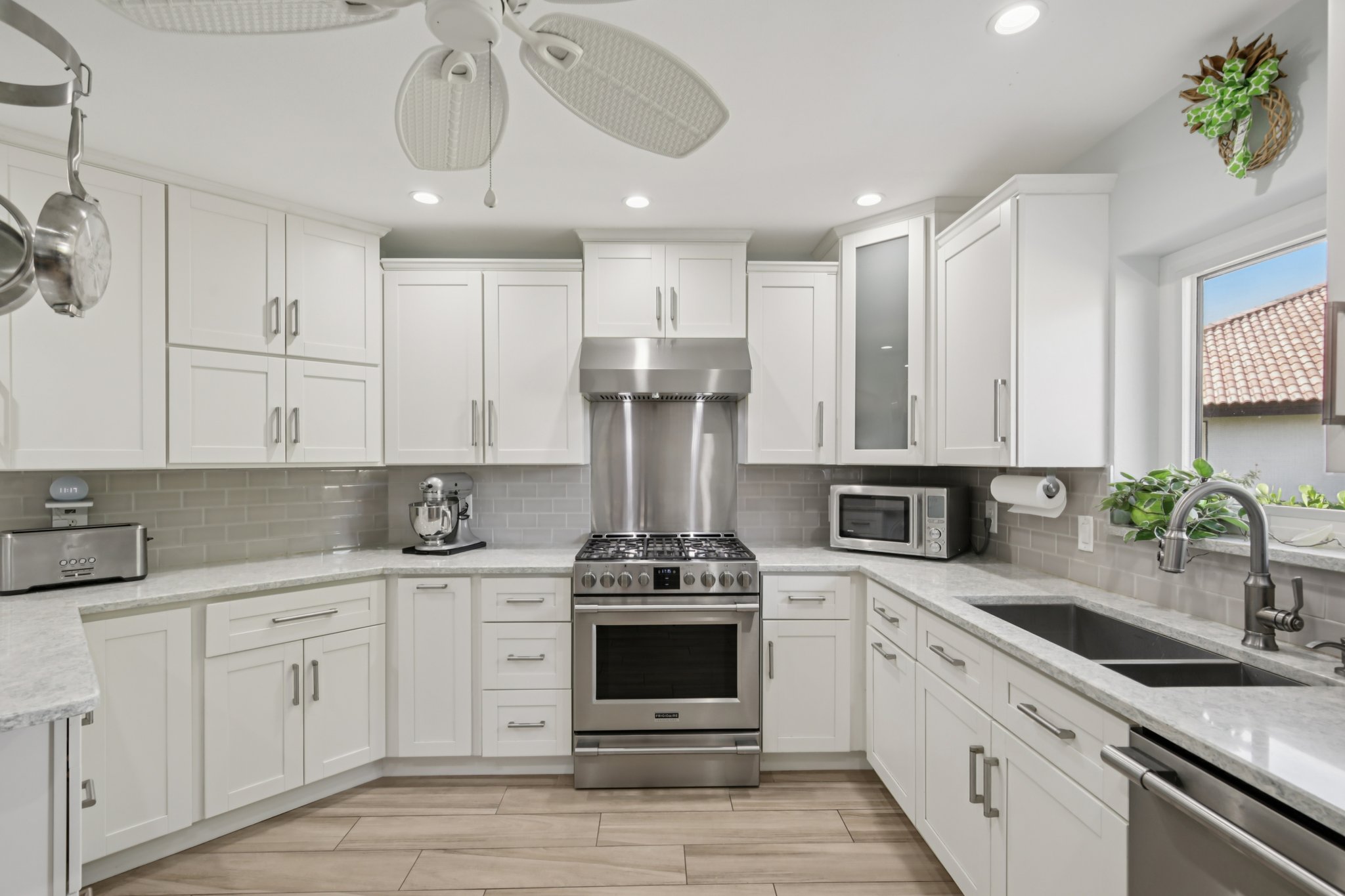 Laurel Hollow Dr-S2511-013.jpg