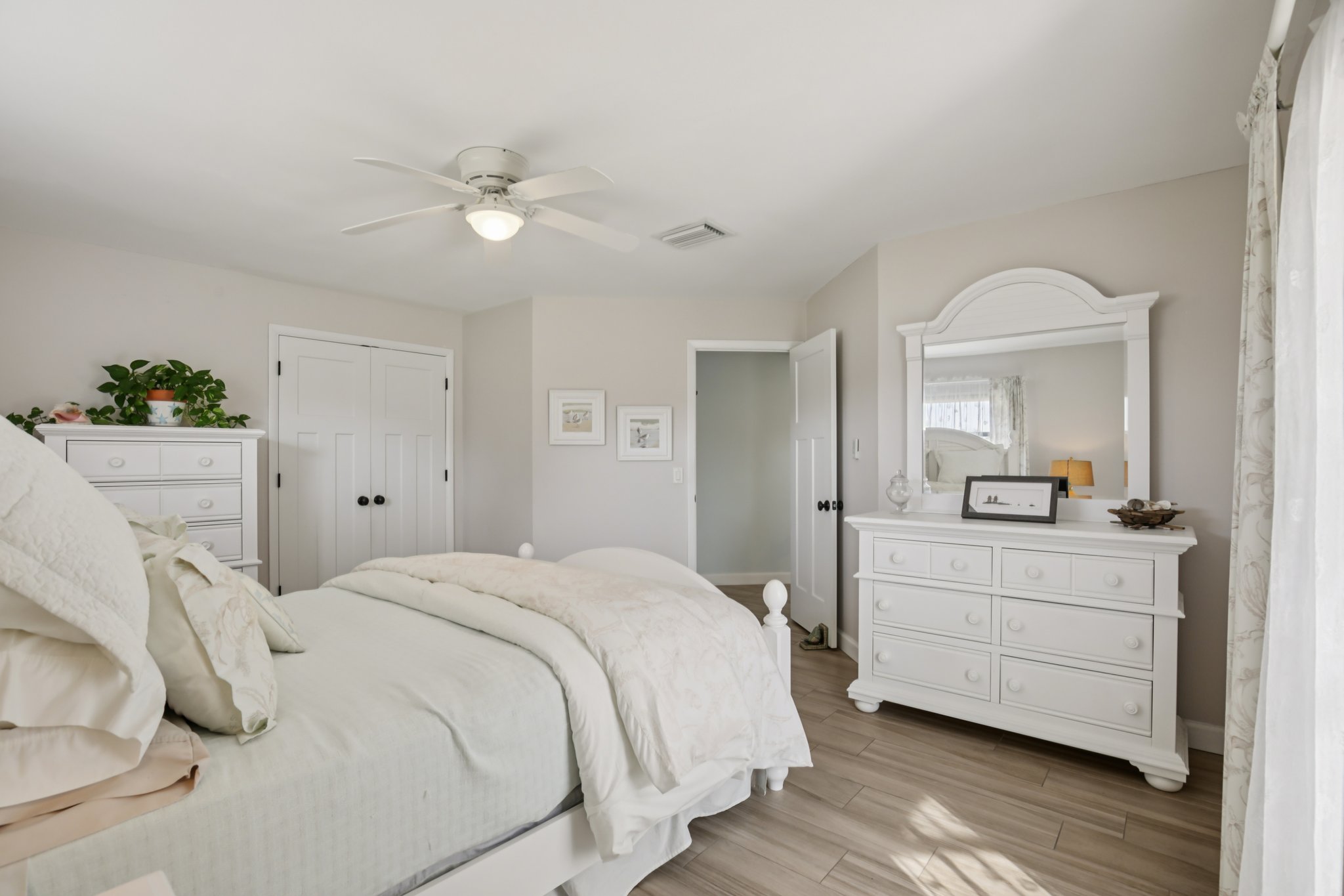 Laurel Hollow Dr-S2511-023.jpg