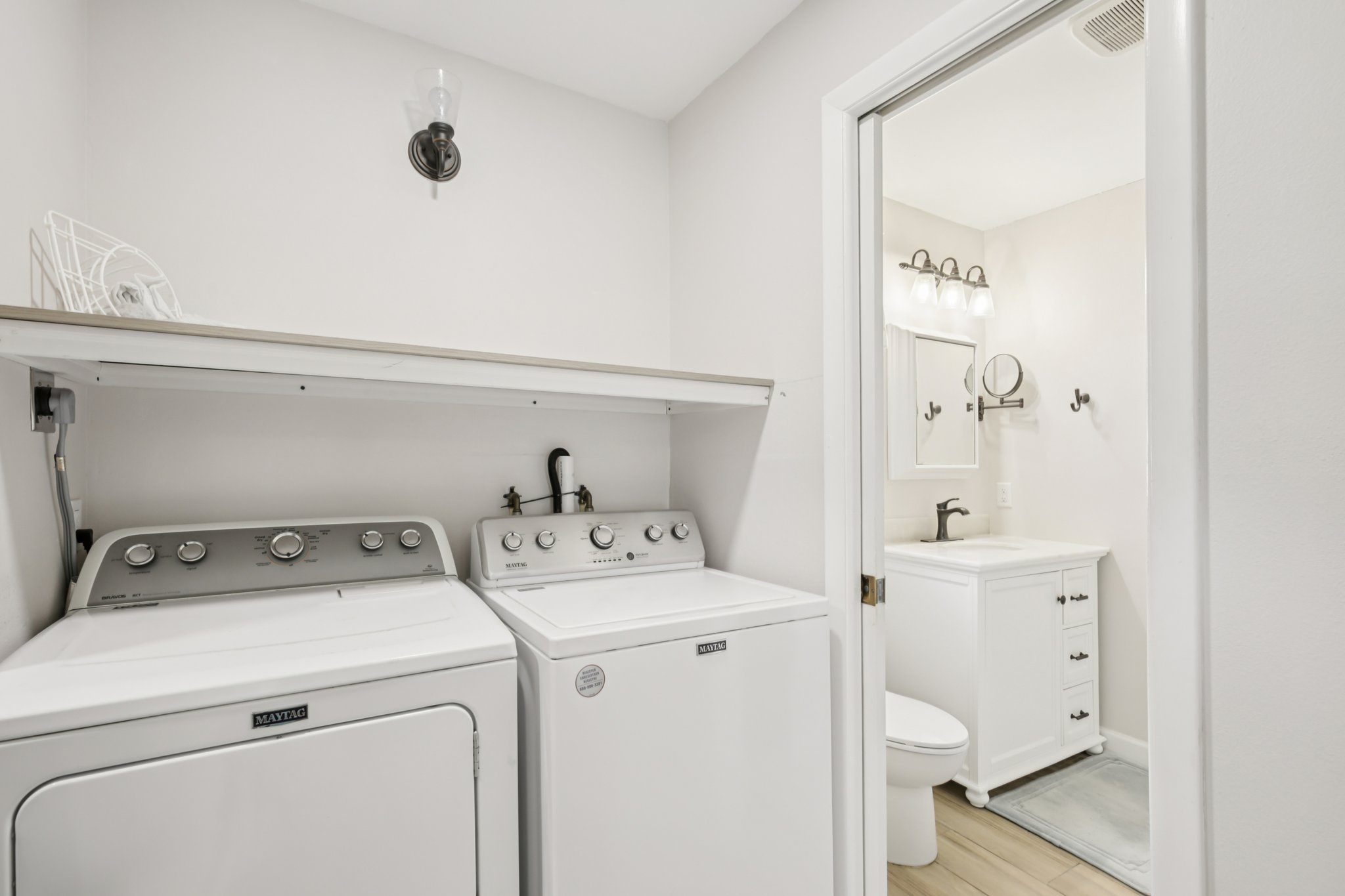 Laurel Hollow Dr-S2511-026.jpg