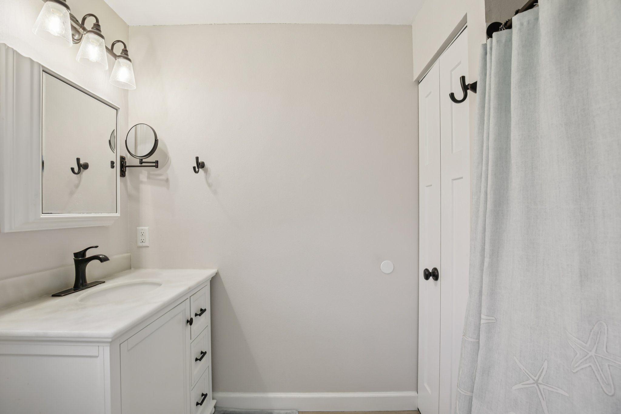 Laurel Hollow Dr-S2511-027.jpg