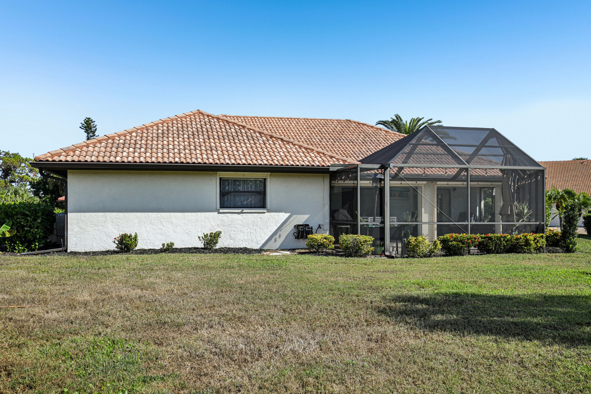 Laurel Hollow Dr-S2511-036.jpg