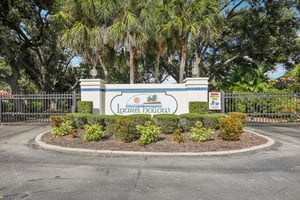 Laurel Hollow Dr-2511-901.jpg