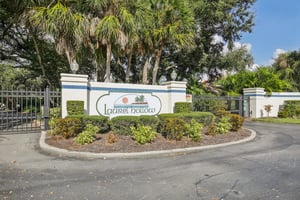 Laurel Hollow Dr-2511-902.jpg