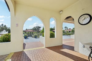 Laurel Hollow Dr-2511-904.jpg