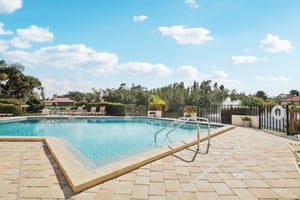 Laurel Hollow Dr-2511-905.jpg