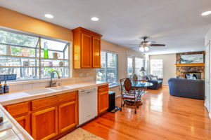 014_291 Wright Ave