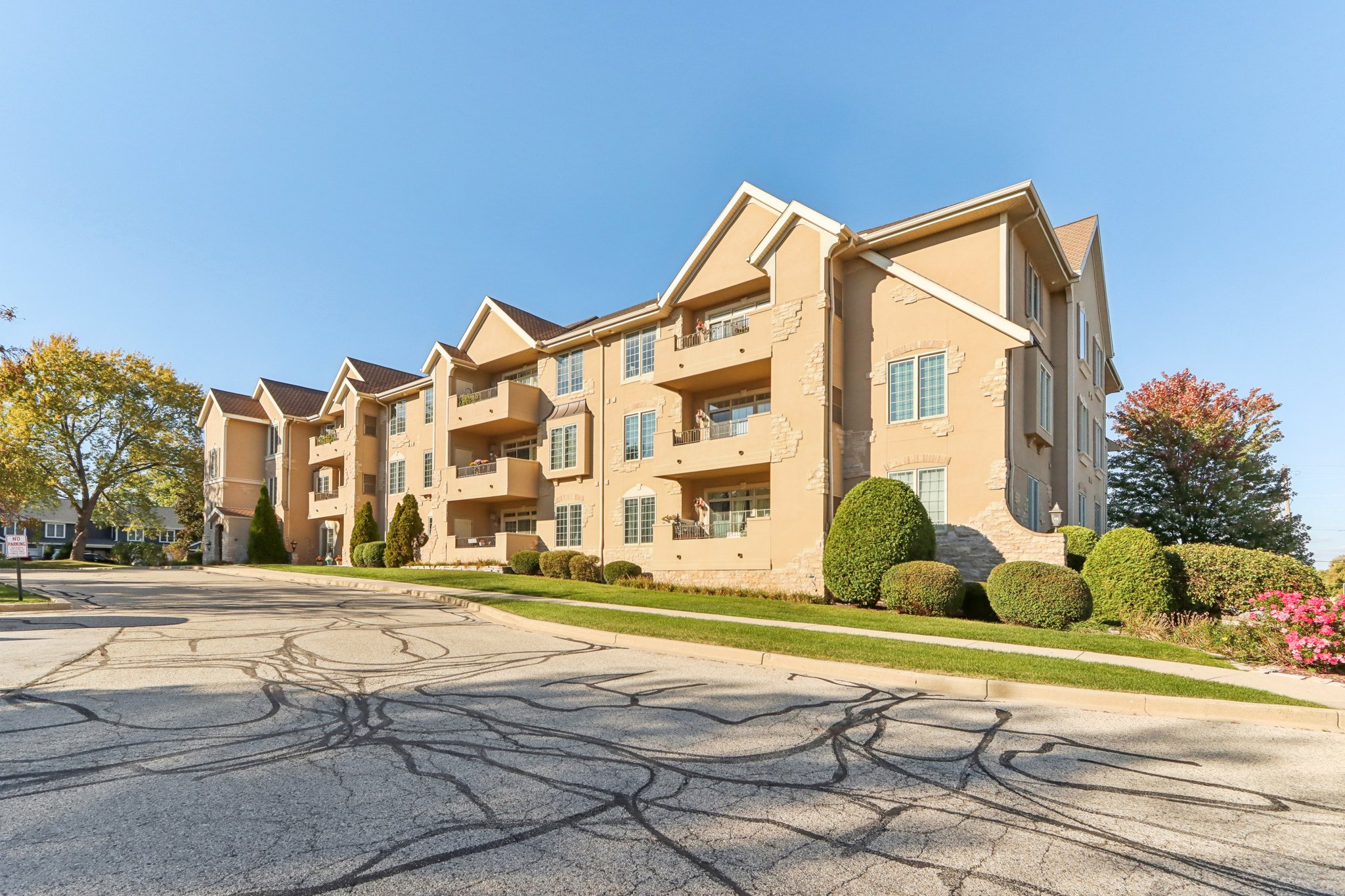 N University Dr 208-S1110-004.jpg