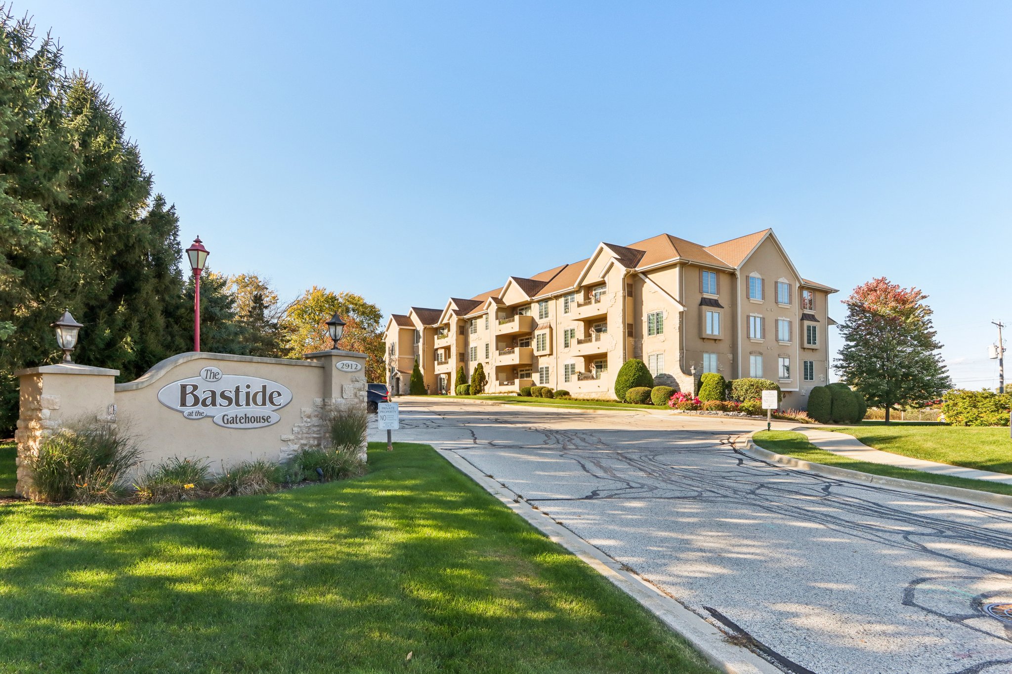 N University Dr 208-S1110-005.jpg