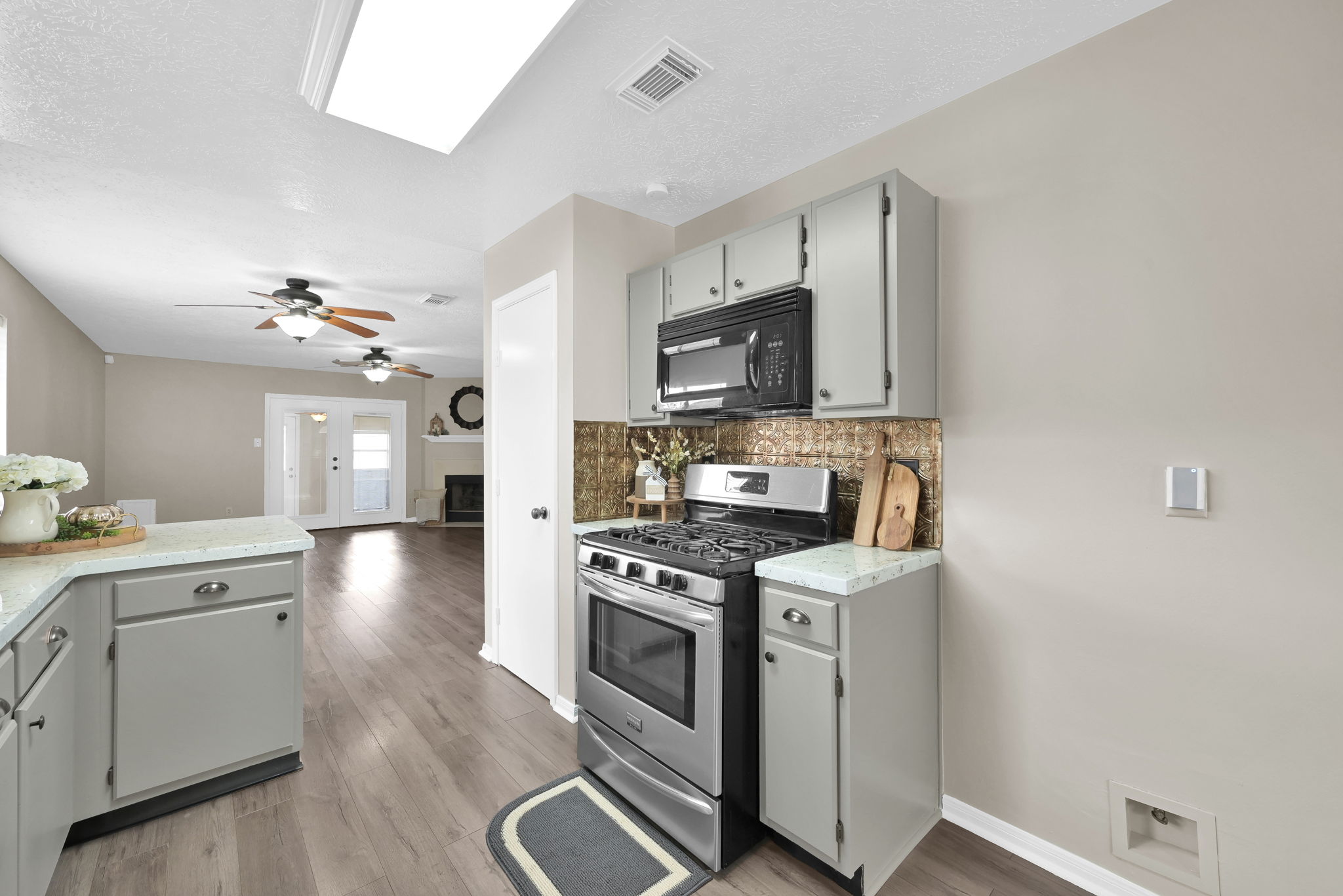 NOTE: The empty space to the right of the small counter is for the refrigerator.