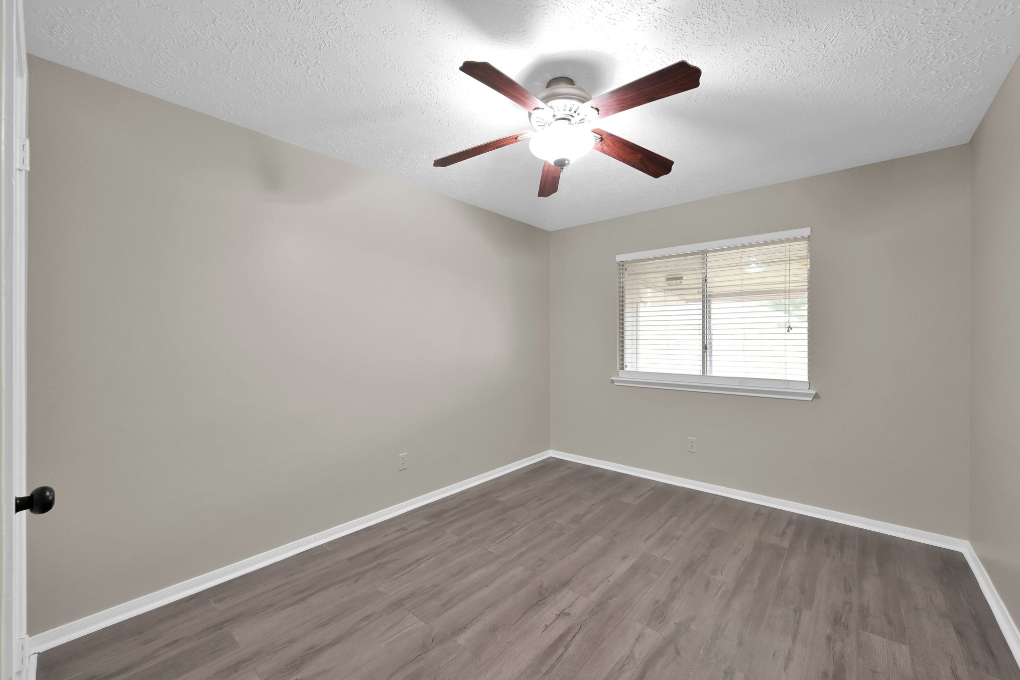 SECONDARY BEDROOM (looks out to the backyard).