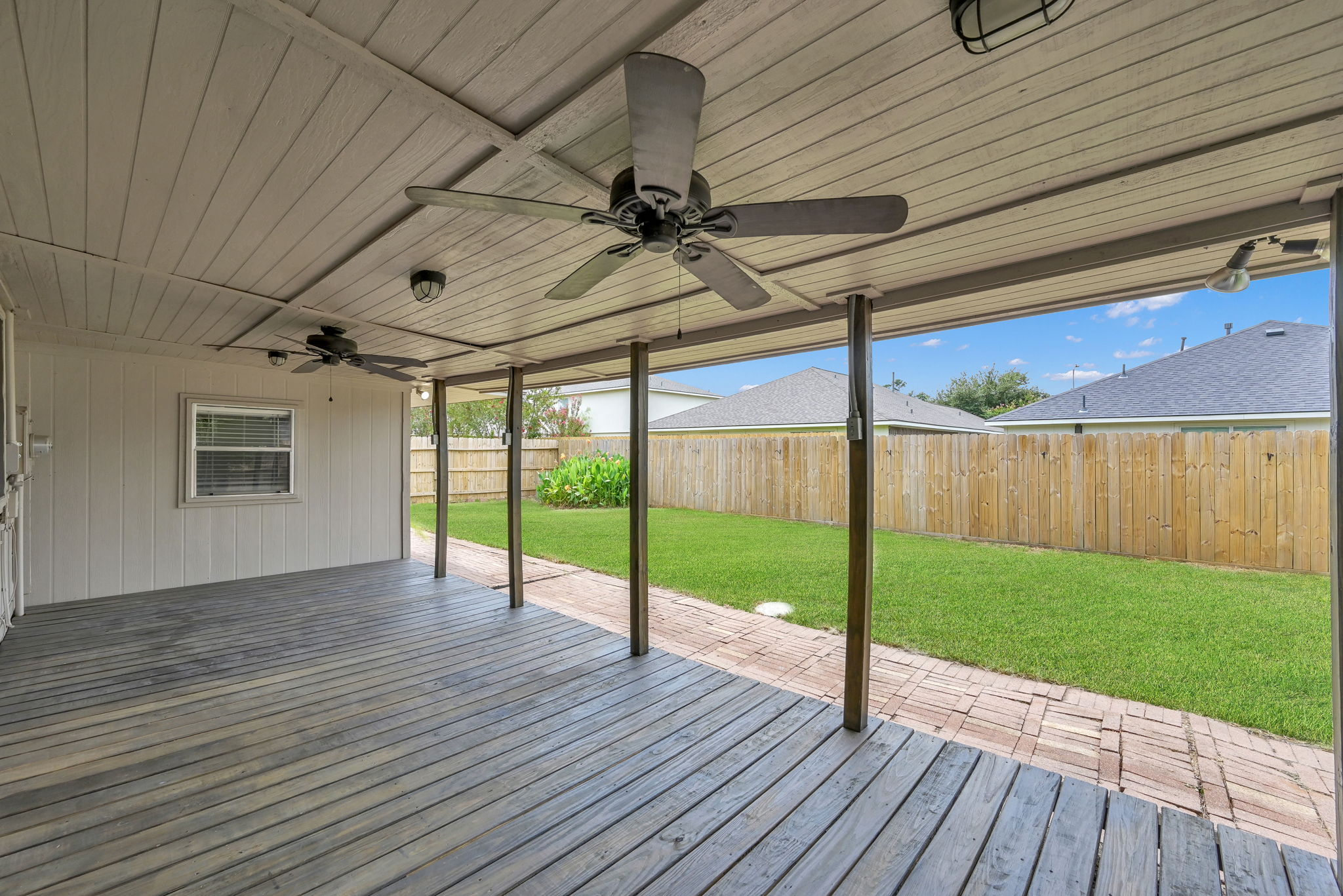 Another view of the outside patio. (Note the 2 ceiling fans)