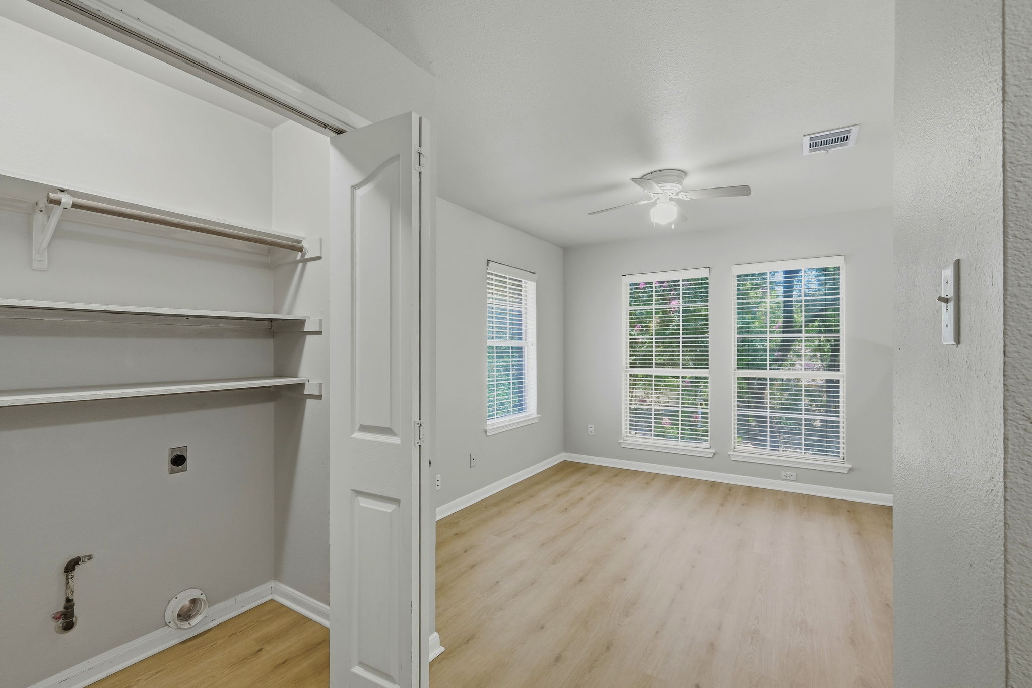 Loft/Laundry