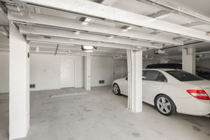 Garage 2 of 3