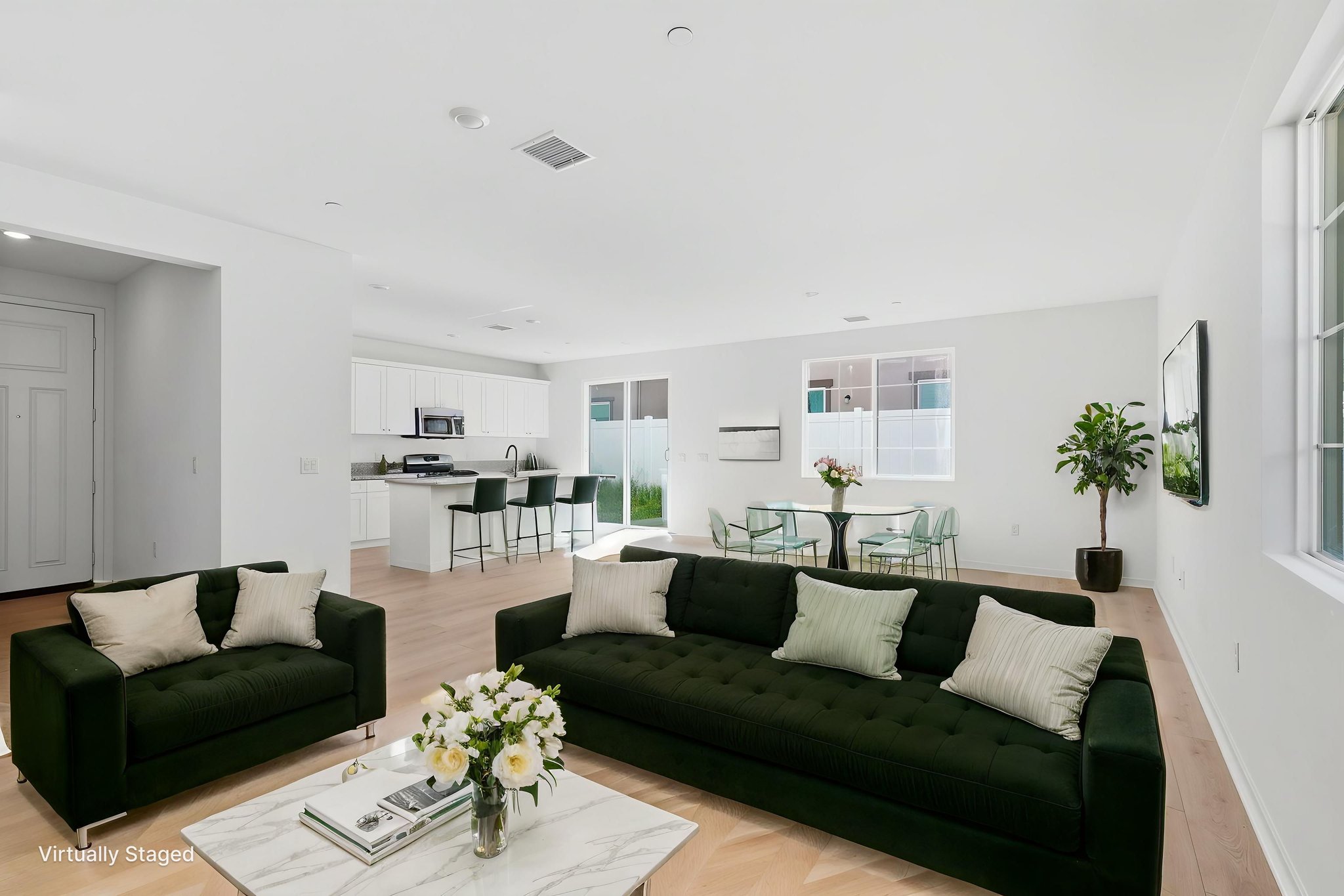 DSC09893 virtually staged.jpeg