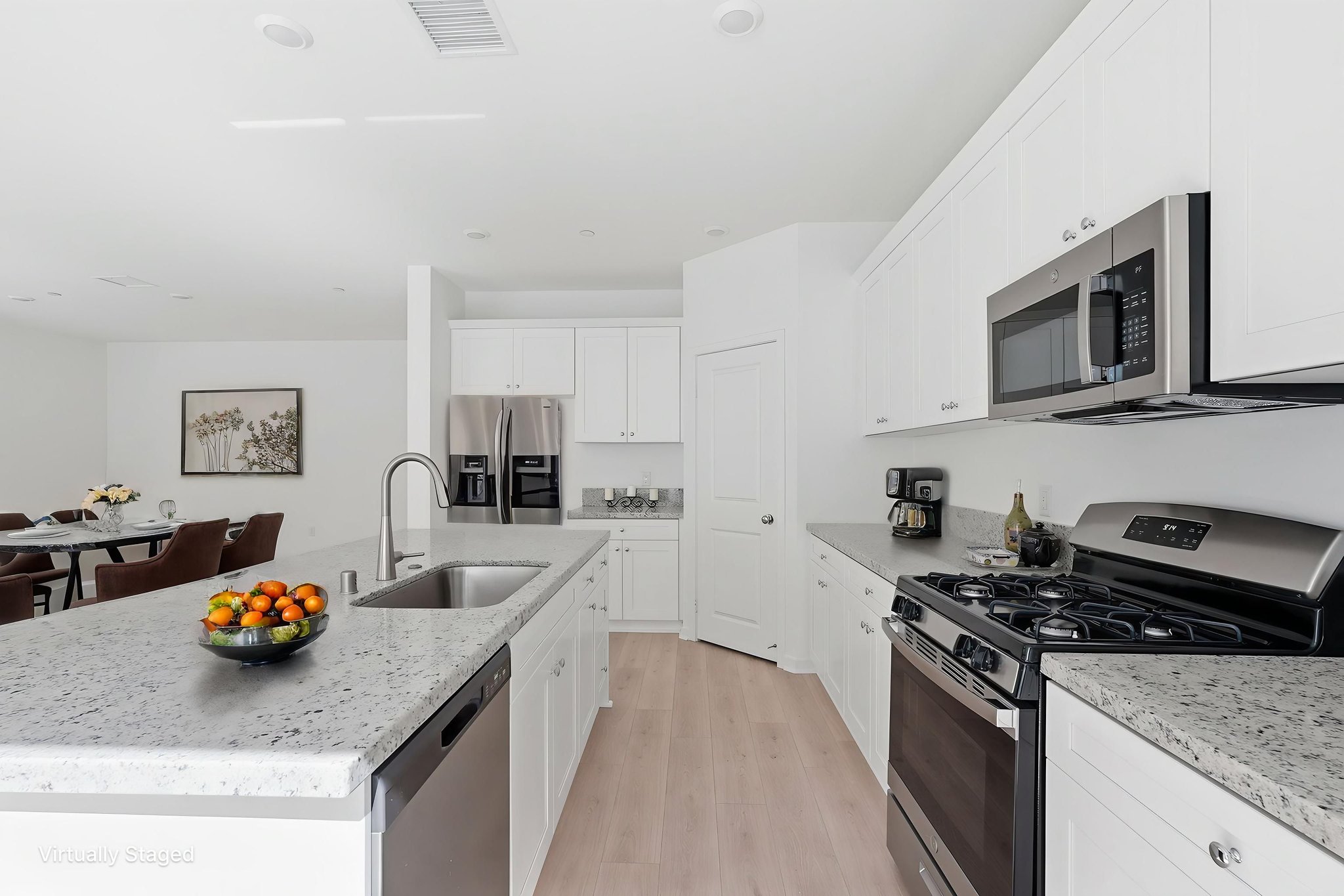 DSC09884 virtually staged.jpeg