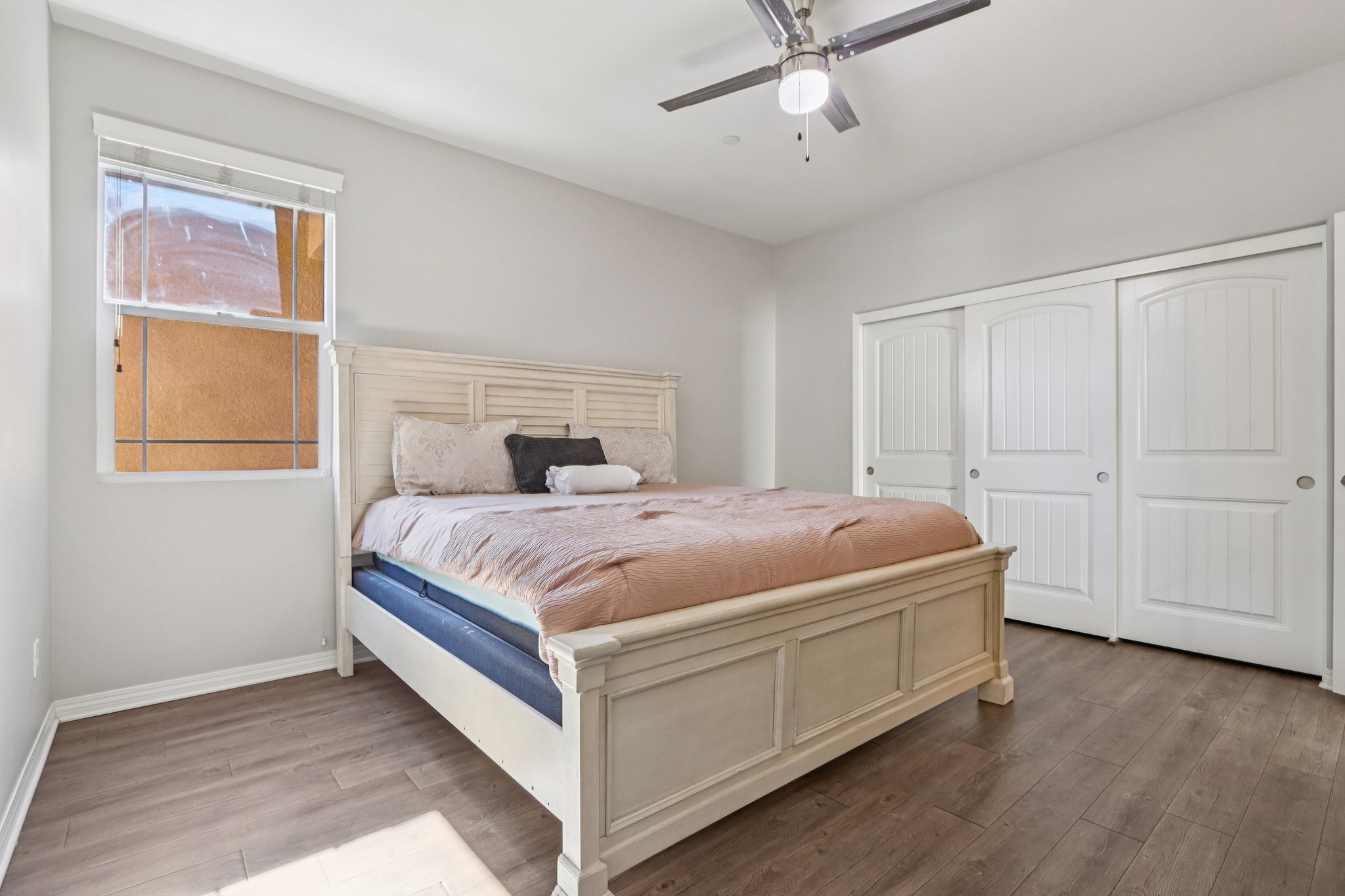 Abelia Glen St-S1203-015.jpg