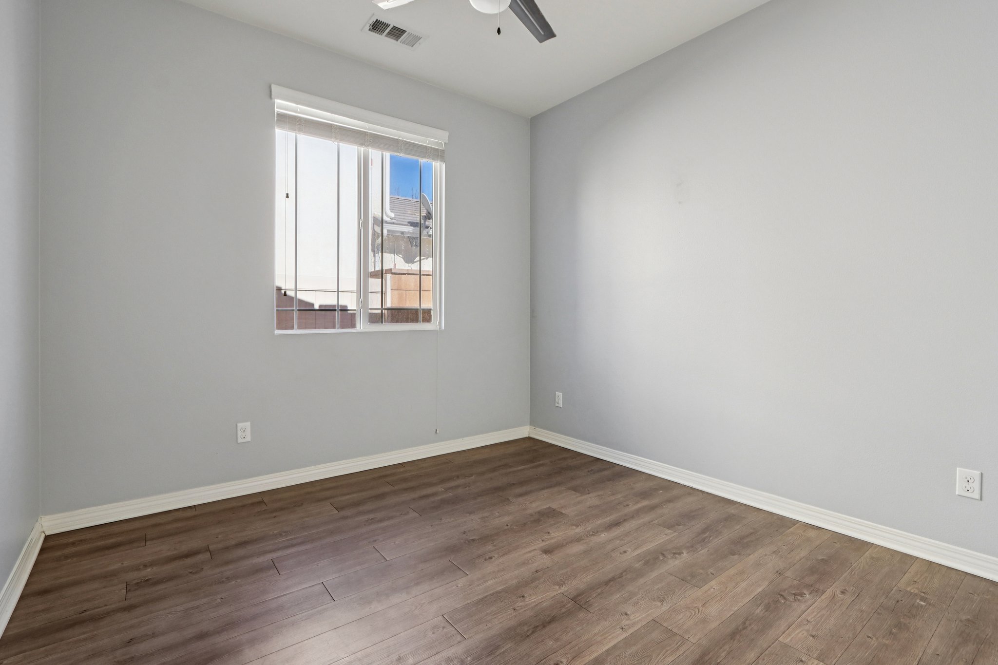 Abelia Glen St-S1203-017.jpg