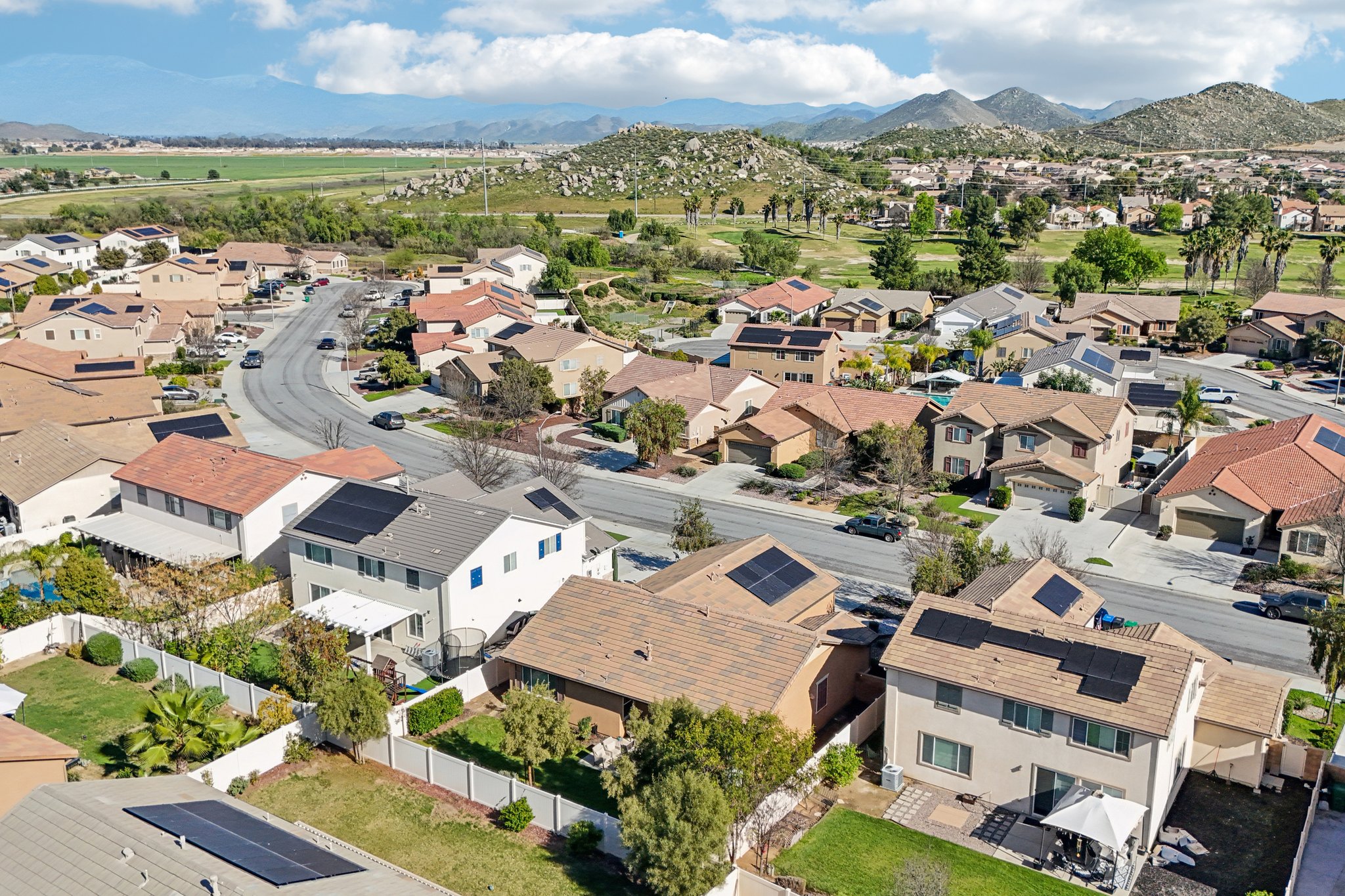 Abelia Glen St-S1203-044.jpg