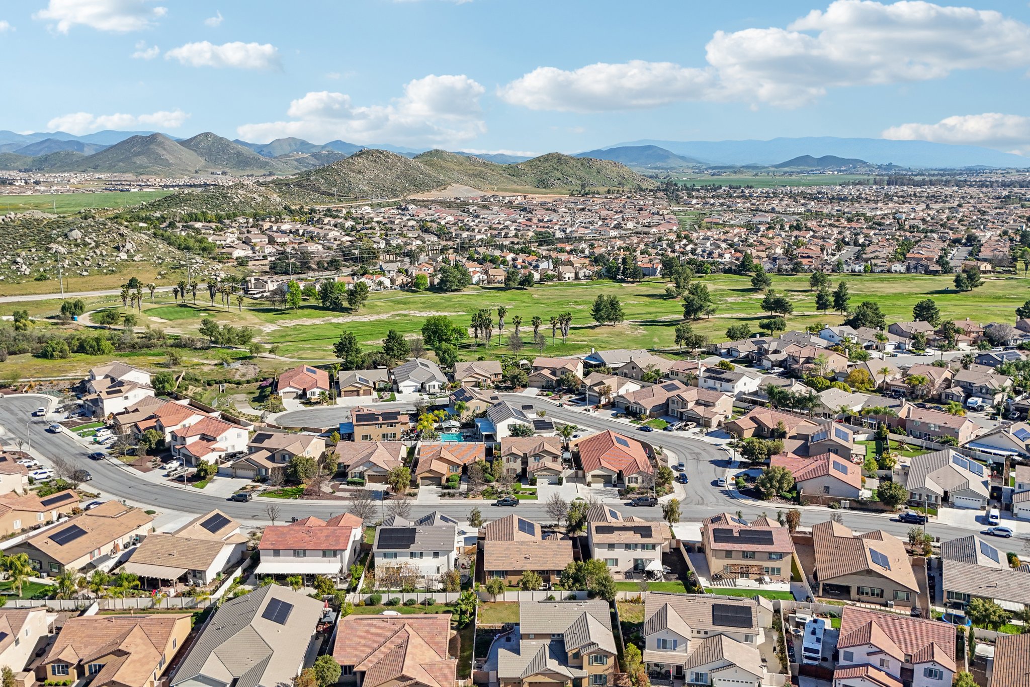 Abelia Glen St-S1203-053.jpg