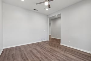 Abelia Glen St-S1203-032.jpg